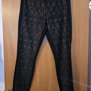 WHBM THE SKINNY Black With Front Only Metallic Gold Pattern Skinny Pants Size 8